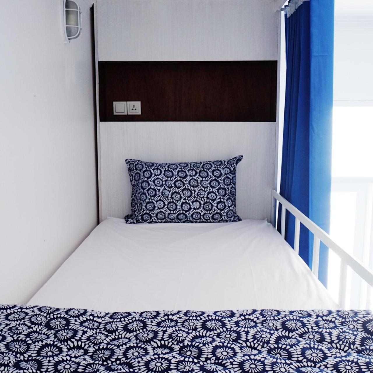Tempat Tidur Single di Kamar Asrama Wanita