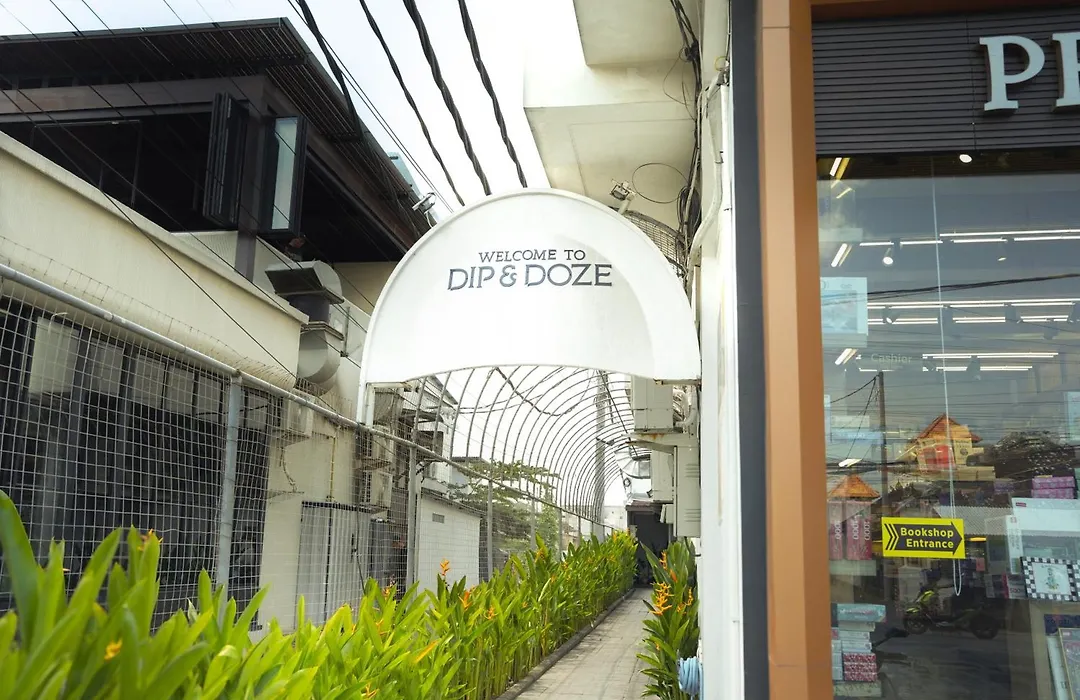 Dip & Doze Living-1